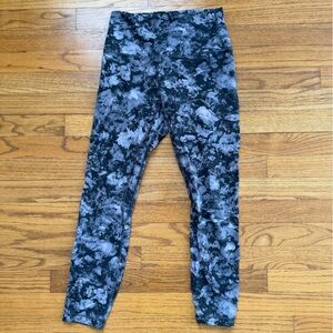Lululemon Black and Gray Patterned Leggings